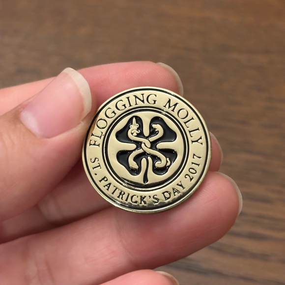 Random pin bundle - Picture 5 of 8